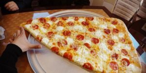 La sirven en Nueva York La pizza mas grande del mundo