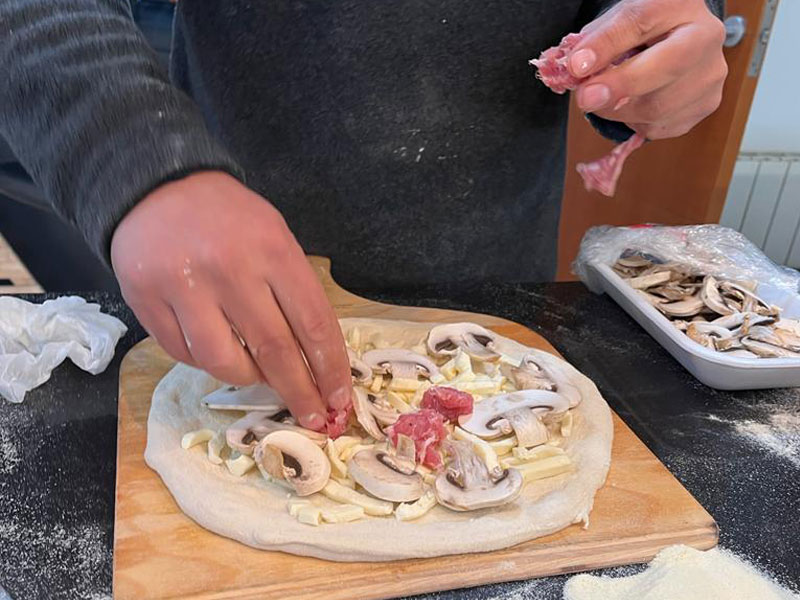 COMO HACER PIZZA A LA PIEDRA EN HORNO DE CASA SUPER FACIL TIPS Y RECETAS  2022 COCINANDO CON JULIUS🍕 